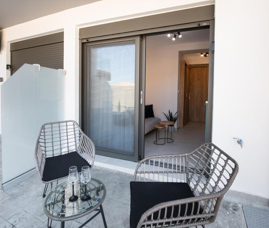 Clelia'S And Dione'S Design Studios Swimming Pool Nikiana Bagian luar foto